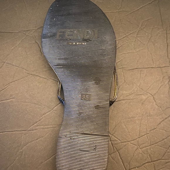Fendi sandals in gold and black - Picture 11 of 13
